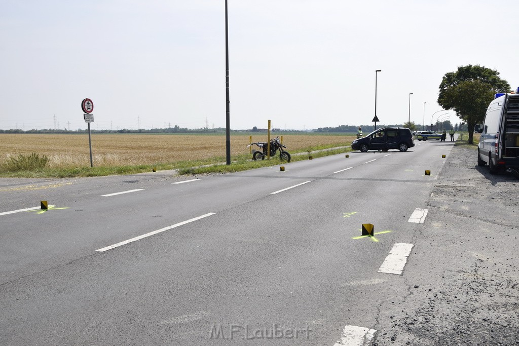 Schwerer Krad Pkw Unfall Koeln Porz Libur Liburer Landstr (Krad Fahrer nach Tagen verstorben) P103.JPG - Miklos Laubert
